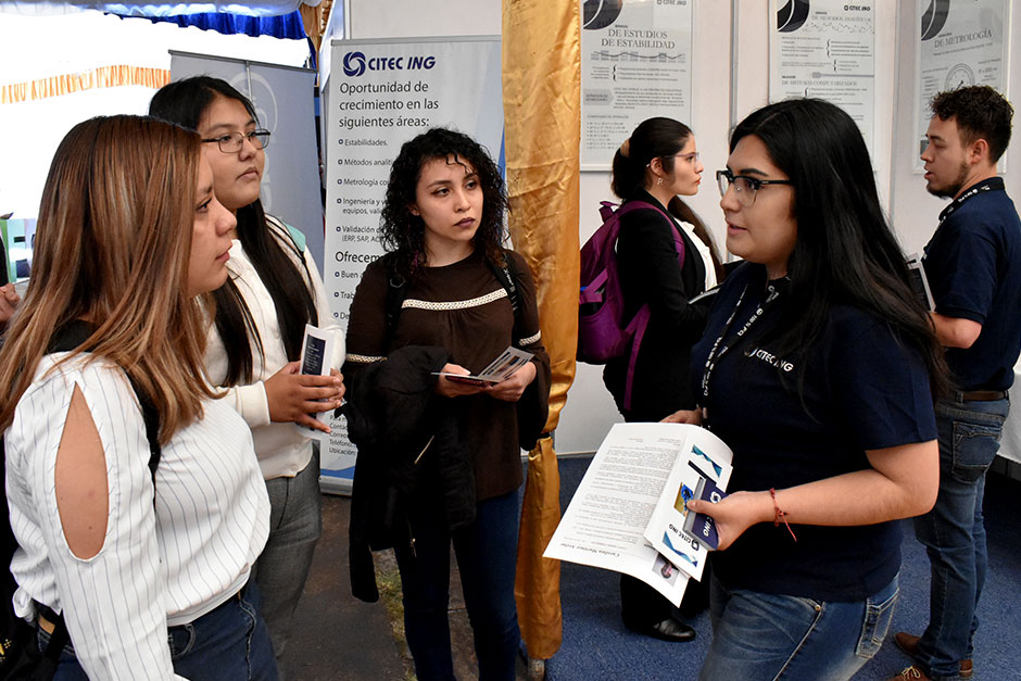 Participaron más de 30 empresas en el 14º Corredor Laboral de la FQ