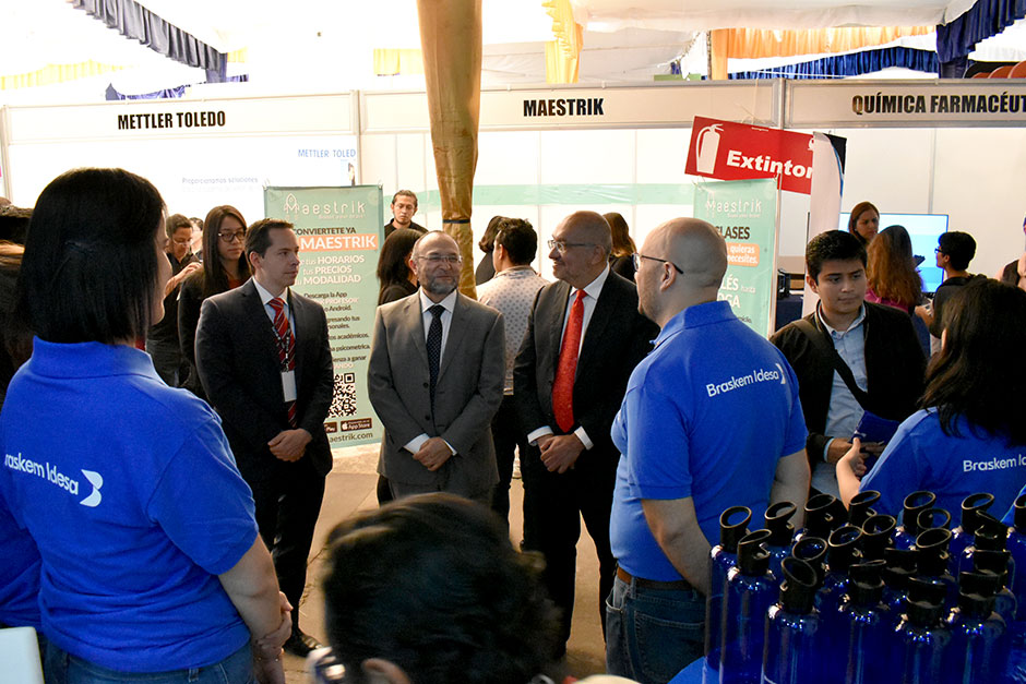 Participaron más de 30 empresas en el 14º Corredor Laboral de la FQ