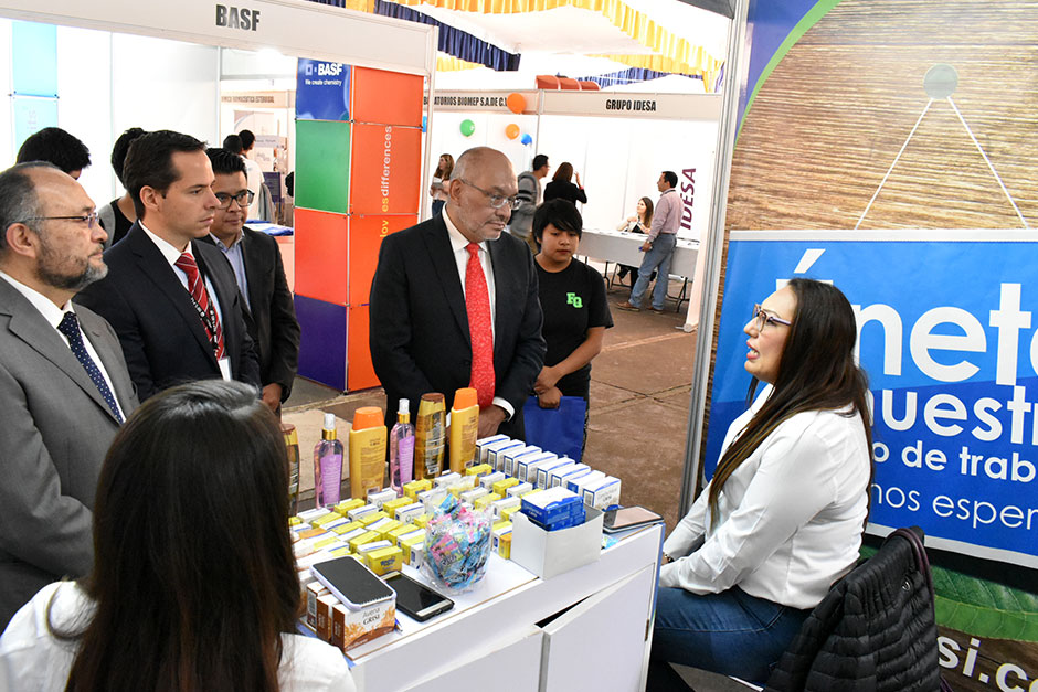 Participaron más de 30 empresas en el 14º Corredor Laboral de la FQ