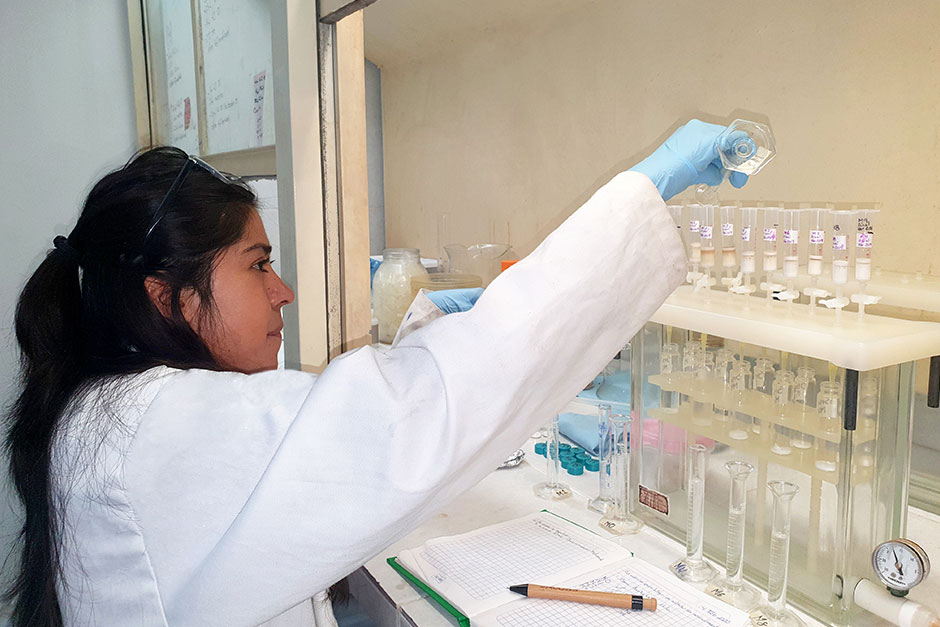 Analiza FQ contaminantes en acuífero de Yucatán