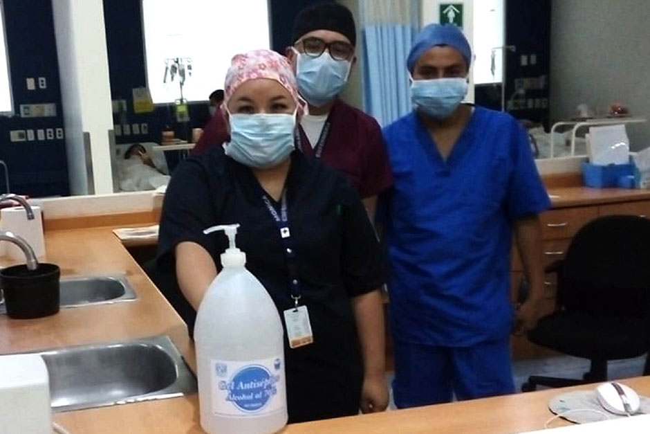 Dona la UNAM 100 galones de gel antiséptico a la Cruz Roja